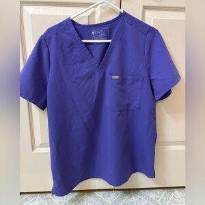Figs scrub top